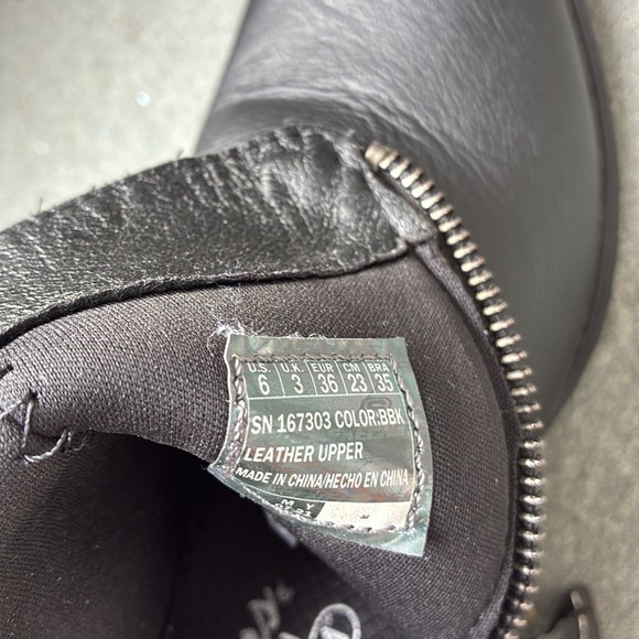 Women’s Skechers Buttery Soft Leather Black Side Zipper Ankle Booties Grunge 6 - Picture 5 of 7